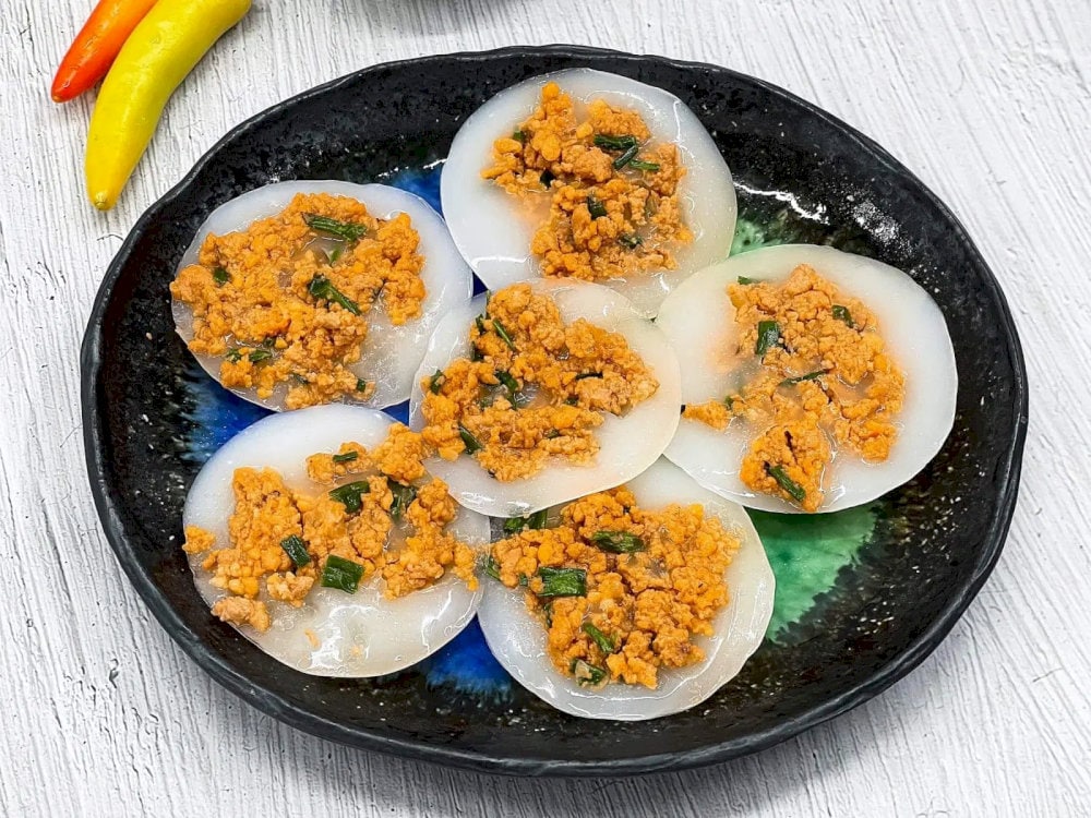 Han Market’s banh beo features a rustic, delightful taste with rich fish sauce and traditional toppings